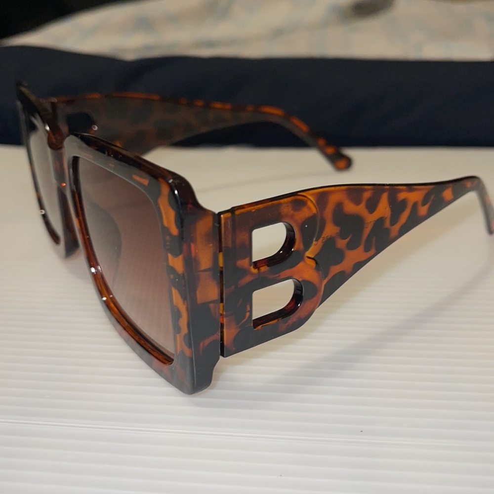 Oversized square framed Sunglasses